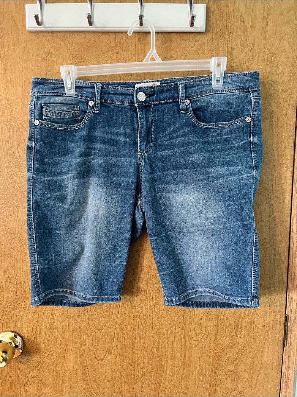 Seven7 Women’s Stretch Denim Shorts Blue Bermuda Style Size 14 Waist 38 EUC